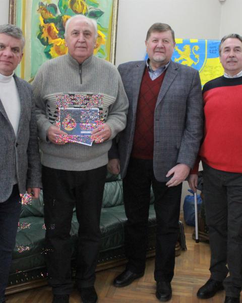 Мистецькі марки "Мистецтво надихає і допомагає нашій великій перемозі" – подаровані колегам по співпраці