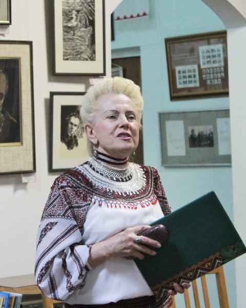Кандидат історичних наук ОКСАНА Сапеляк: "Великих поетів мають великі народи!"