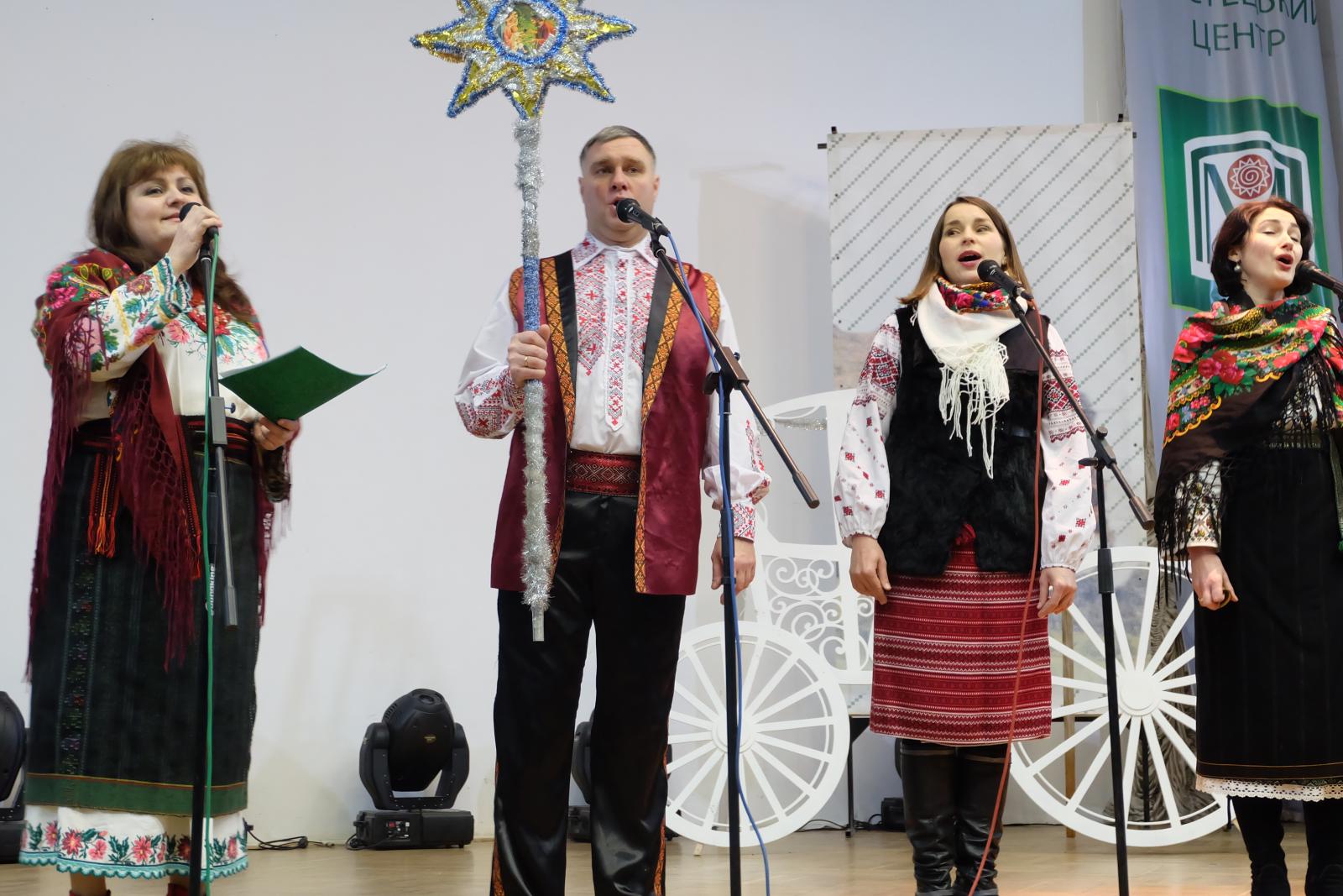 Святкова програма "З Різдвом Христовим та Новим роком" від гурту "Вишиванка"