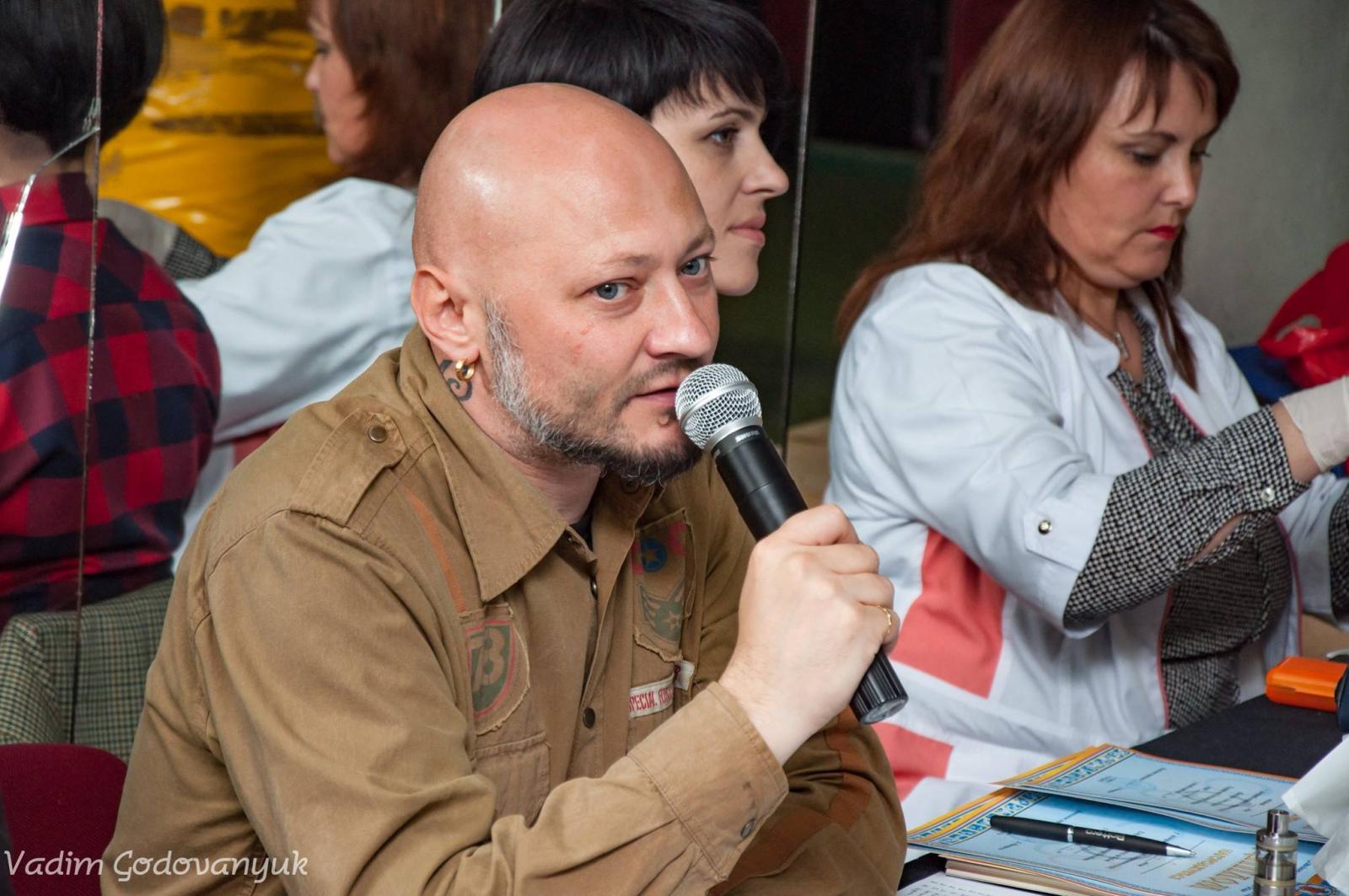 Альберт Комарі: " Поки дихаю, сподіваюся"