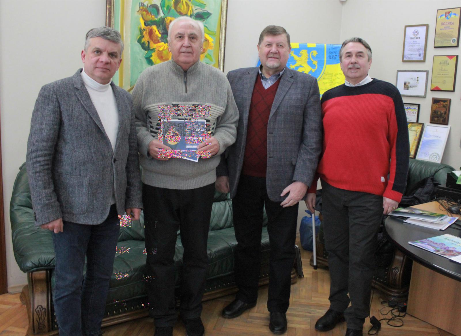 Мистецькі марки "Мистецтво надихає і допомагає нашій великій перемозі" – подаровані колегам по співпраці